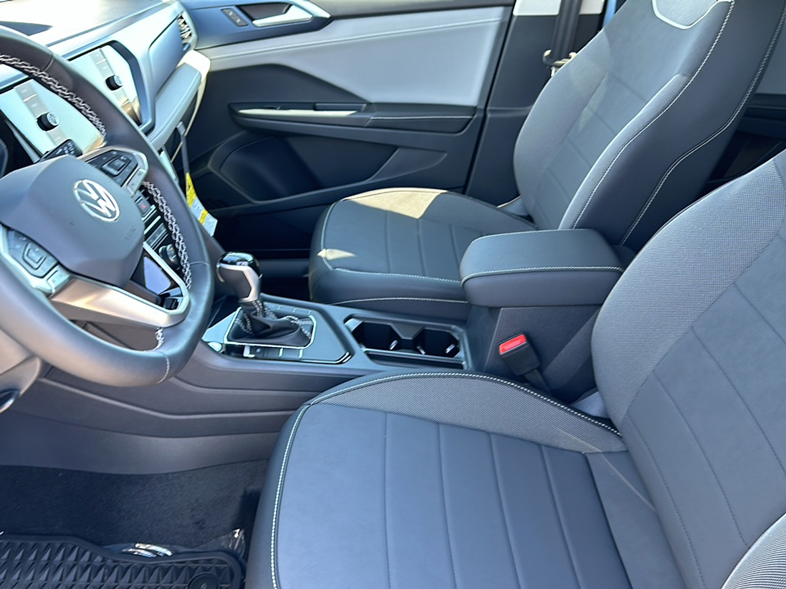 2024 Volkswagen Taos SE photo 2