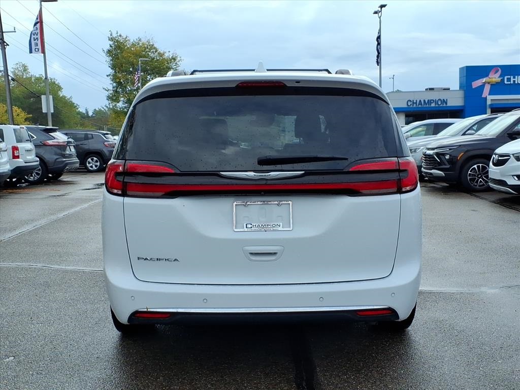 2021 Chrysler Pacifica Touring L photo 4