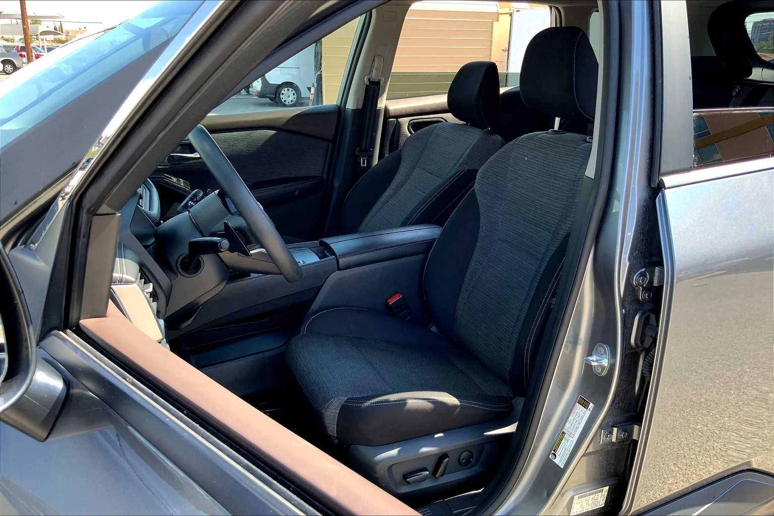 2023 Nissan Rogue SV photo 5
