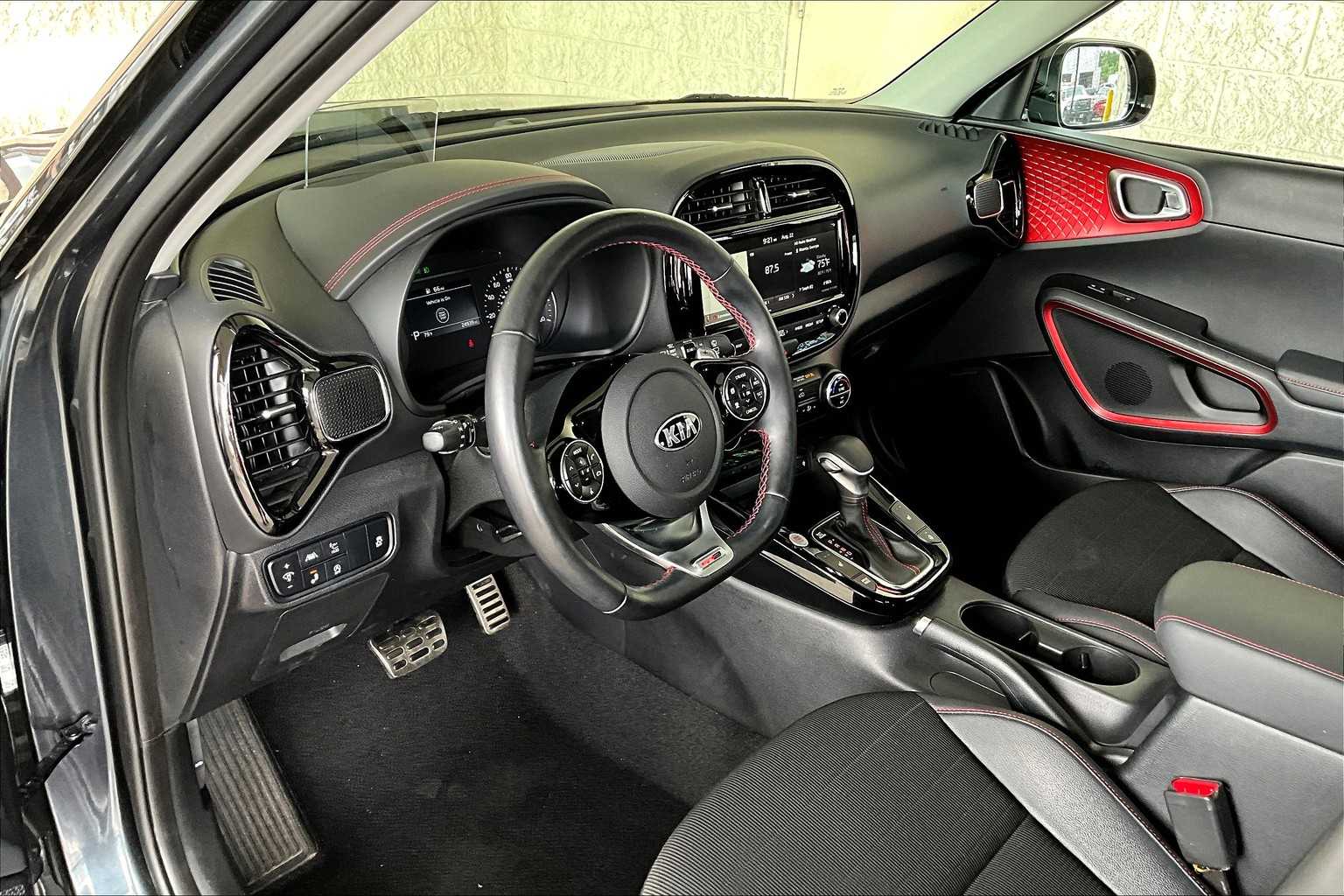 2020 Kia Soul GT-Line Turbo photo 17