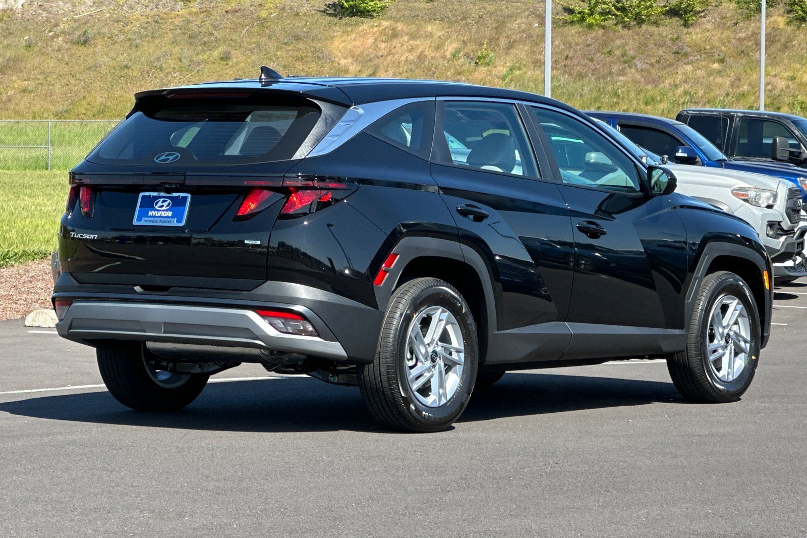 2025 Hyundai Tucson SE photo 3