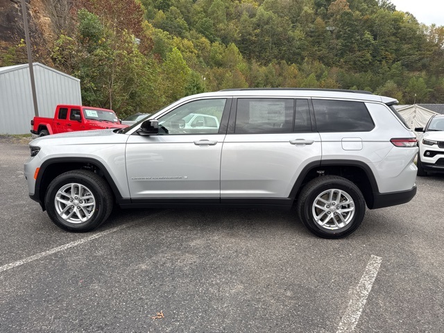 2025 Jeep Grand Cherokee Laredo X photo 2