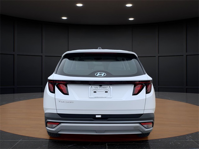 2025 Hyundai Tucson SE photo 4