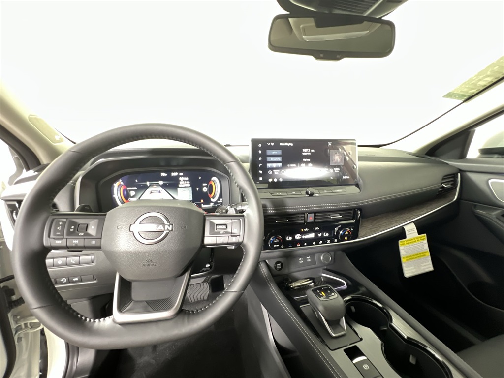2026 Nissan Rogue Platinum photo 10