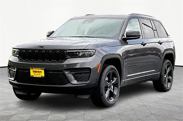2025 Jeep Grand Cherokee Altitude photo 2