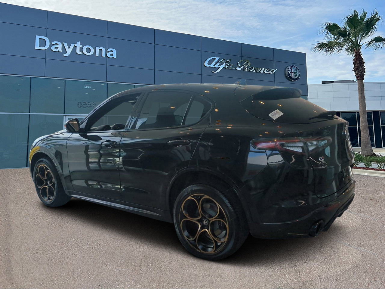 2025 Alfa Romeo Stelvio Sprint photo 2