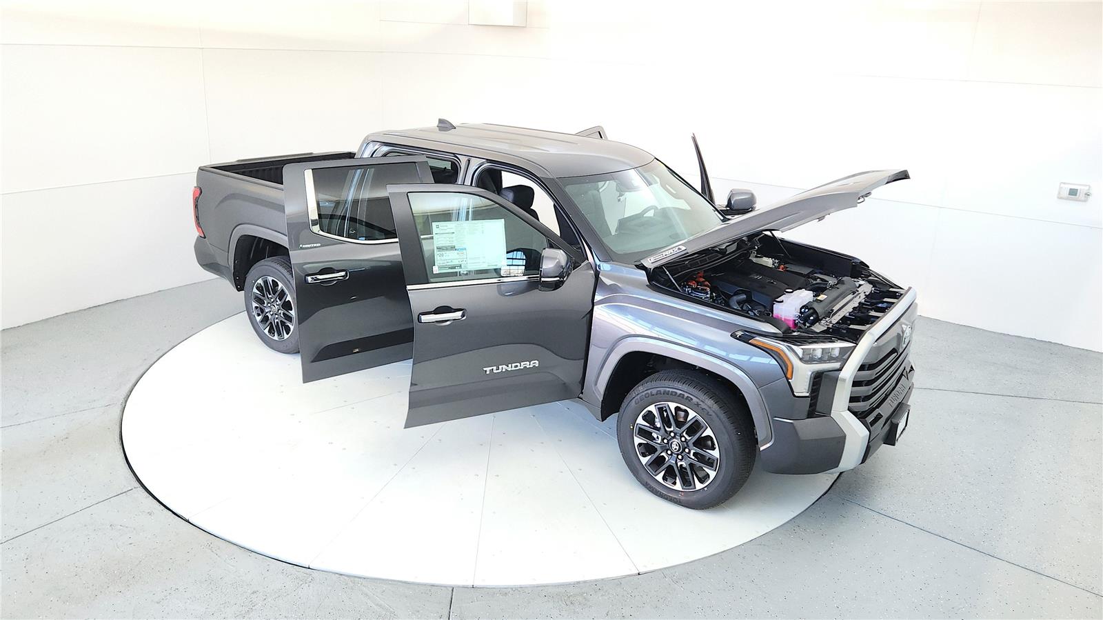 2025 Toyota Tundra Limited CrewMax photo 20