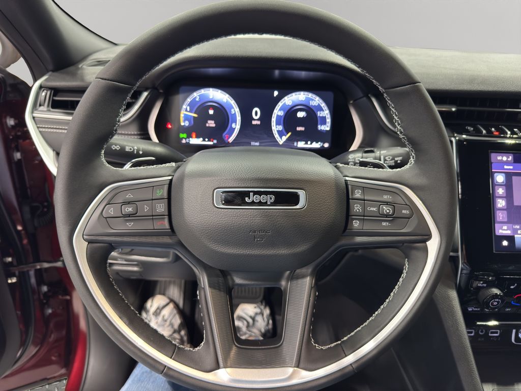 2025 Jeep Grand Cherokee Laredo Altitude photo 14