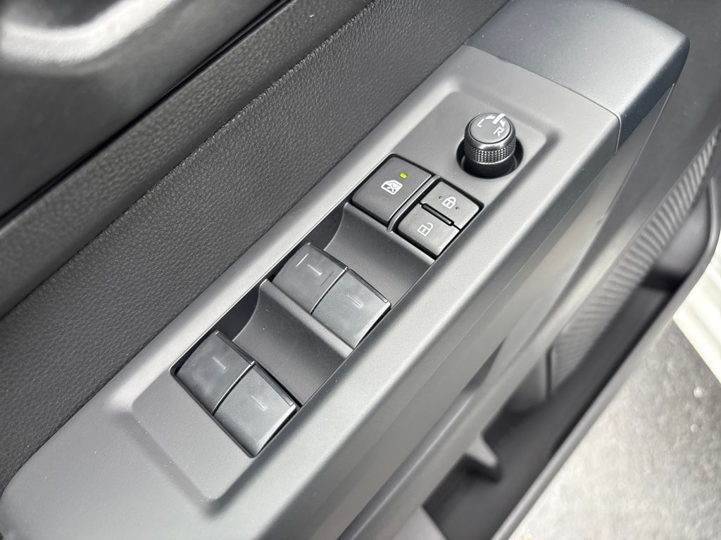 2025 Toyota Tundra SR CrewMax photo 11