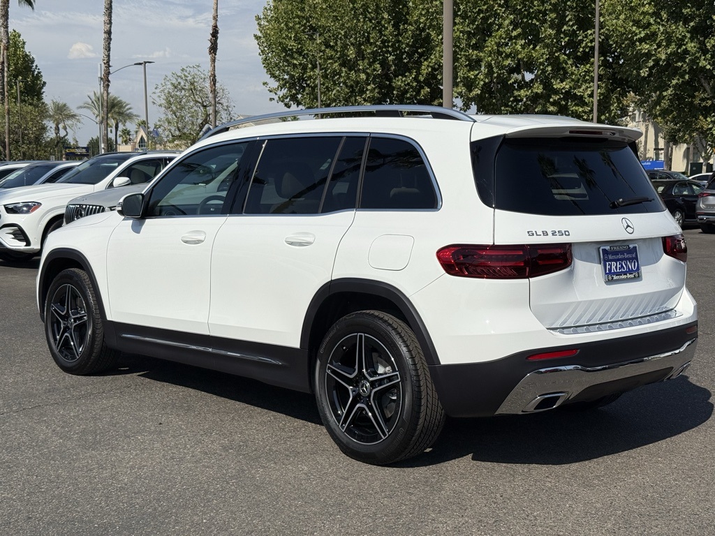 2026 Mercedes Benz GLB 250 photo 2