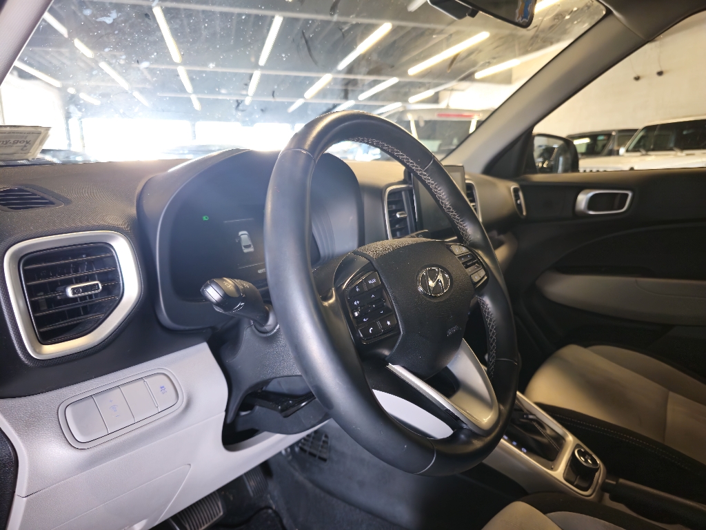 2023 Hyundai Venue SEL Limited photo 4