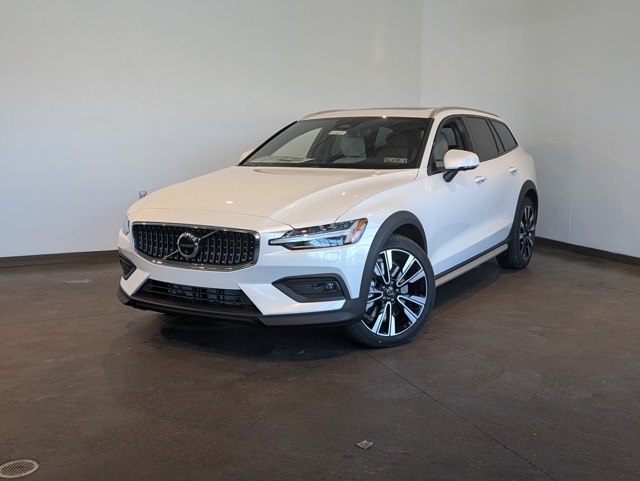 2026 Volvo V60 Cross Country Ultra's photo
