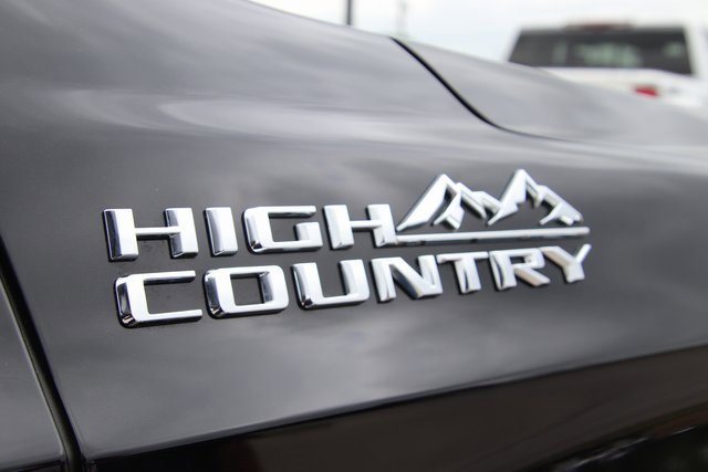 2025 Chevrolet Tahoe High Country photo 3