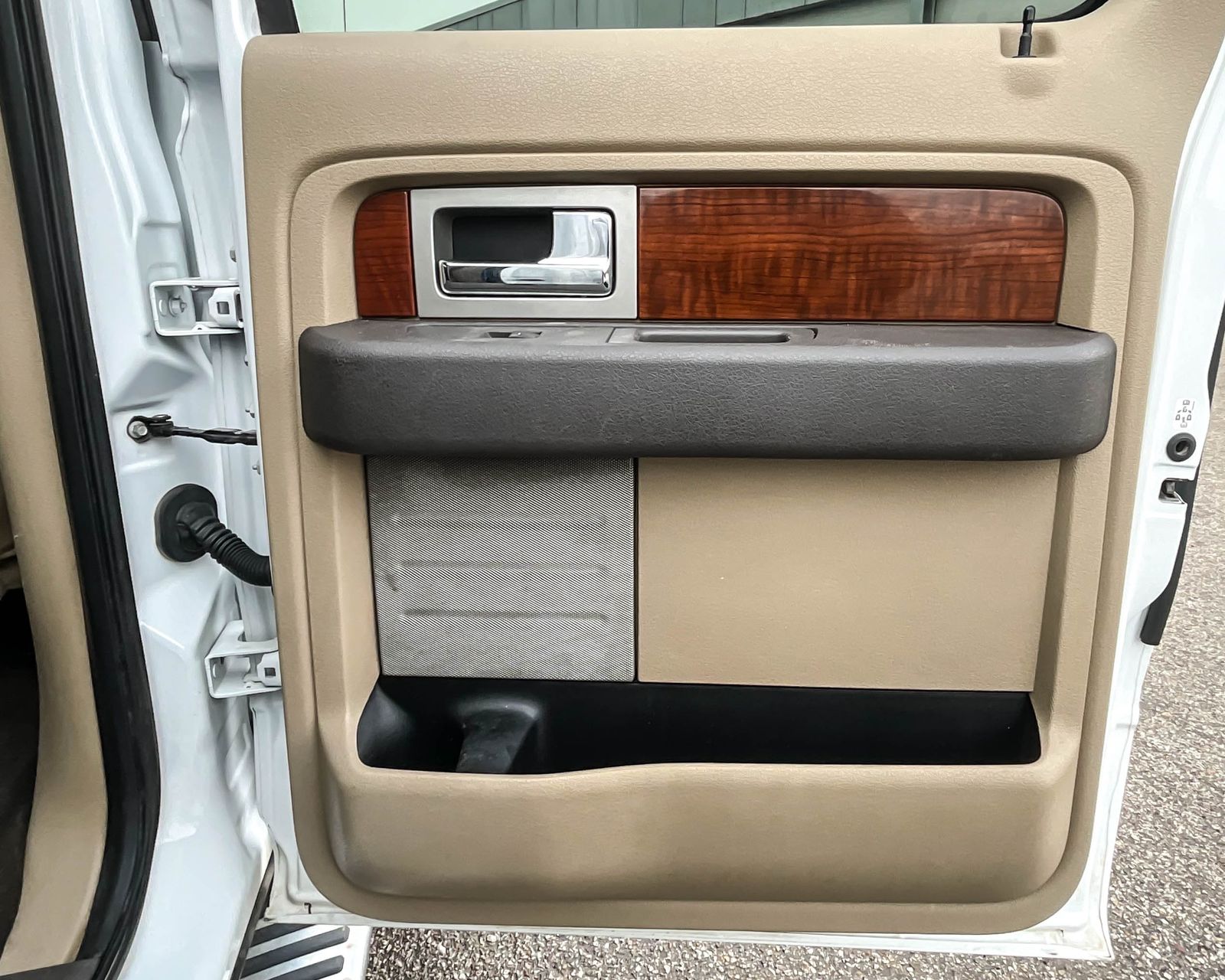 2010 Ford F-150 Lariat photo 17