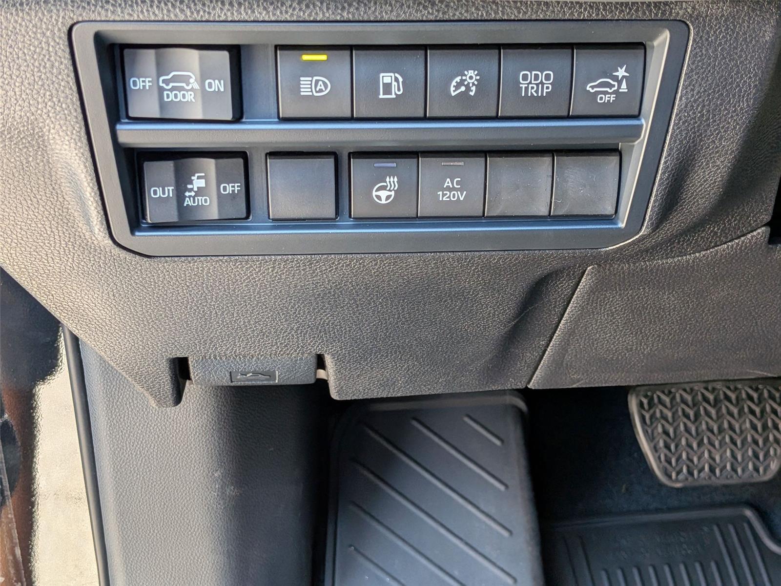 2025 Toyota Sequoia Platinum photo 8