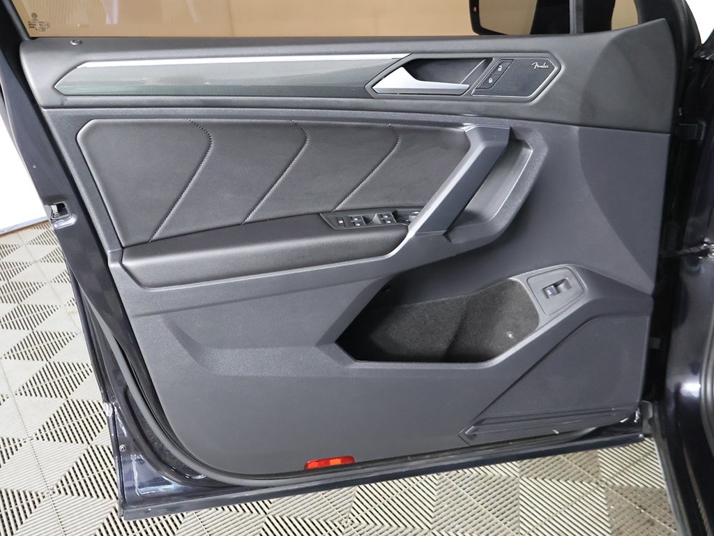 2020 Volkswagen Tiguan SEL Premium R-Line photo 25