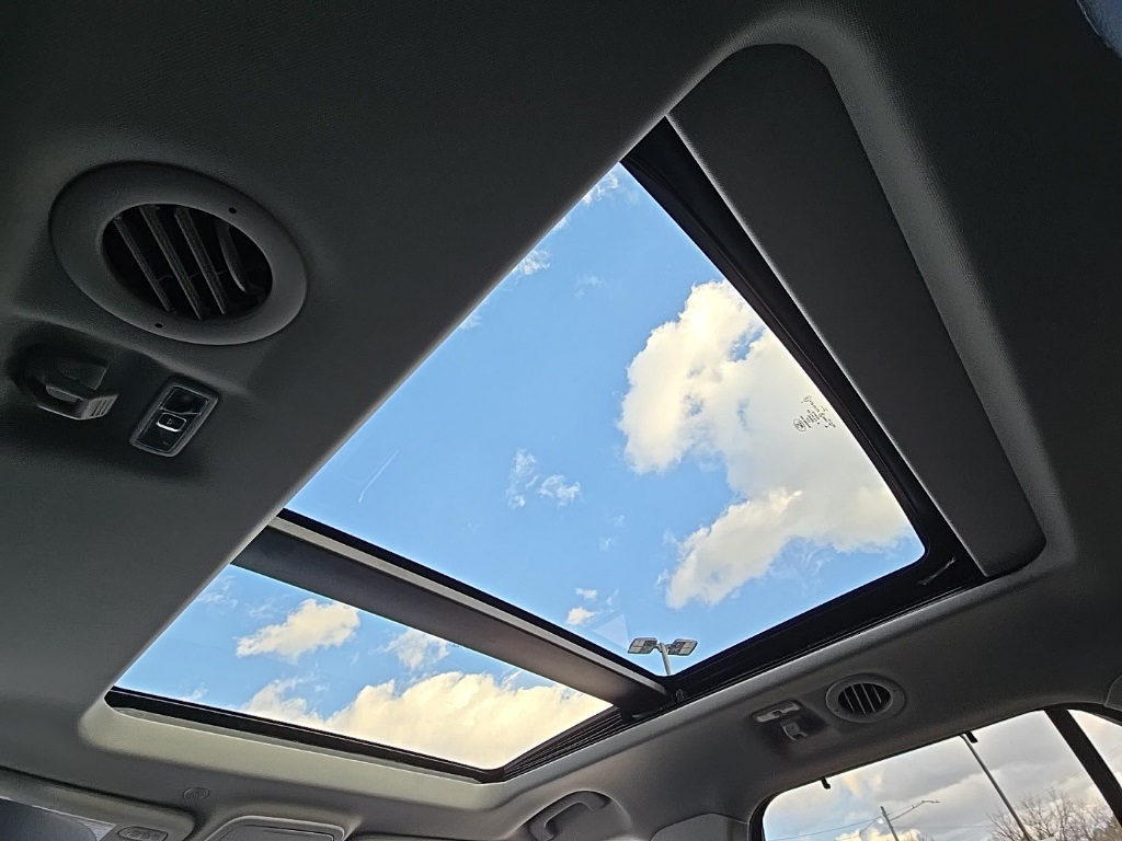 2022 Ford Explorer Limited photo 22