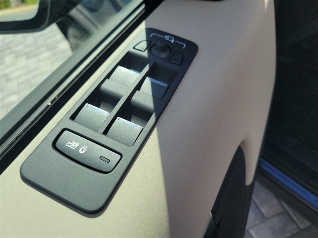 2025 Land Rover Discovery Sport S photo 20