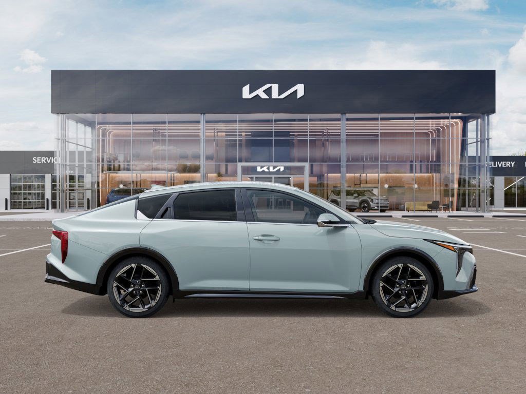 2025 Kia K4 GT-Line photo 7