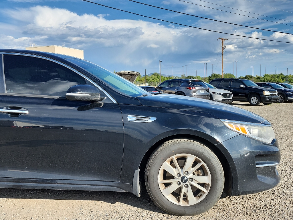 2017 Kia Optima LX photo 4