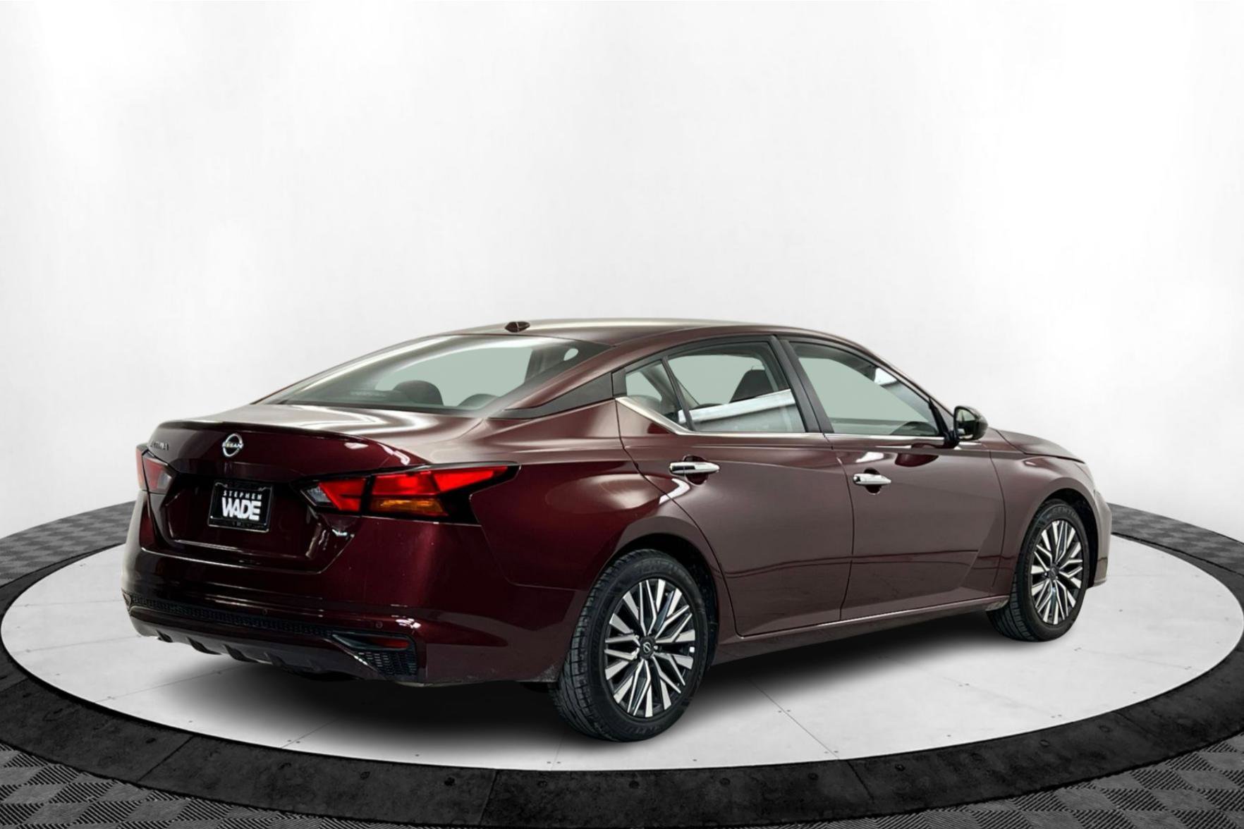 2025 Nissan Altima SV photo 3