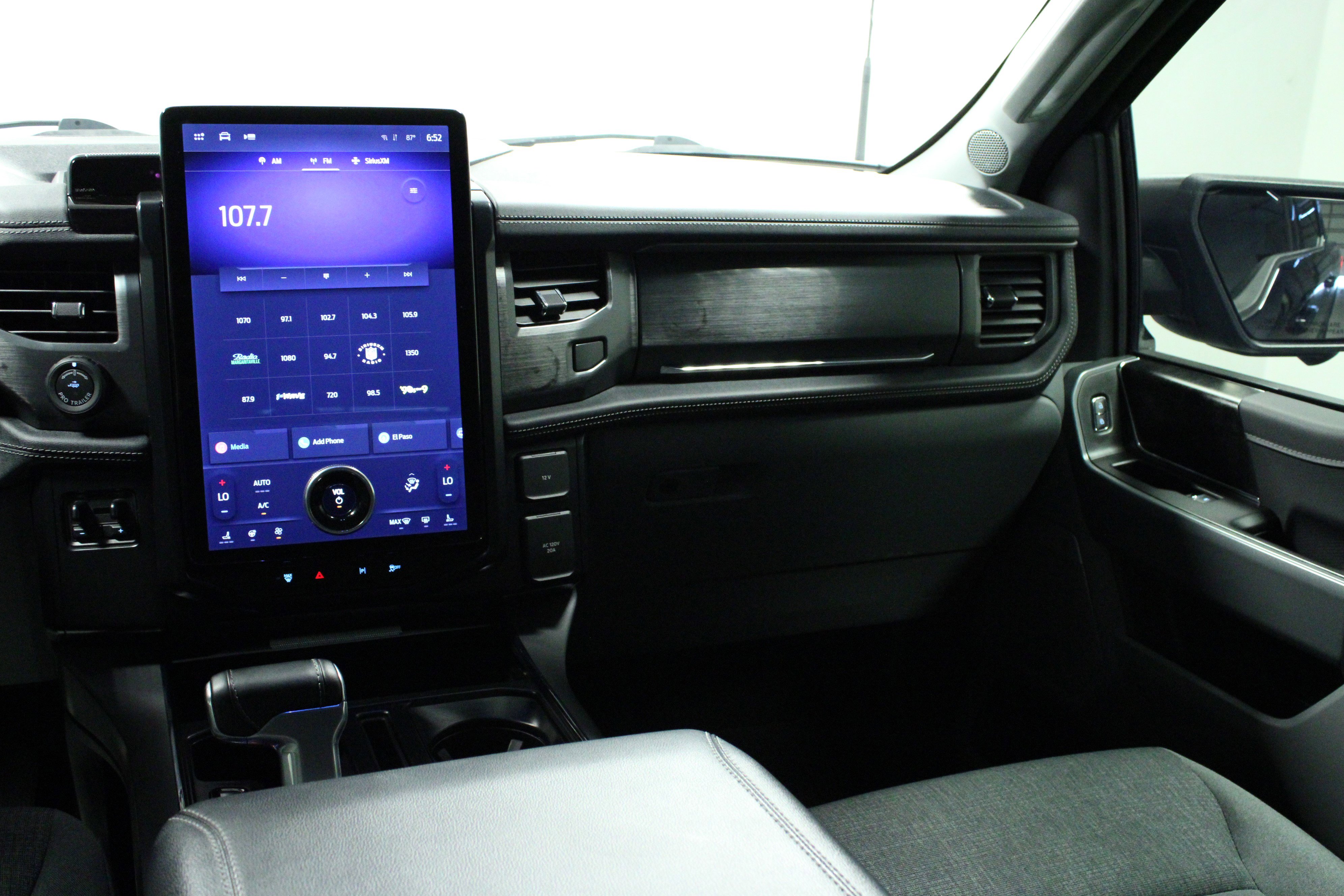 2024 Ford F-150 Lightning photo 11