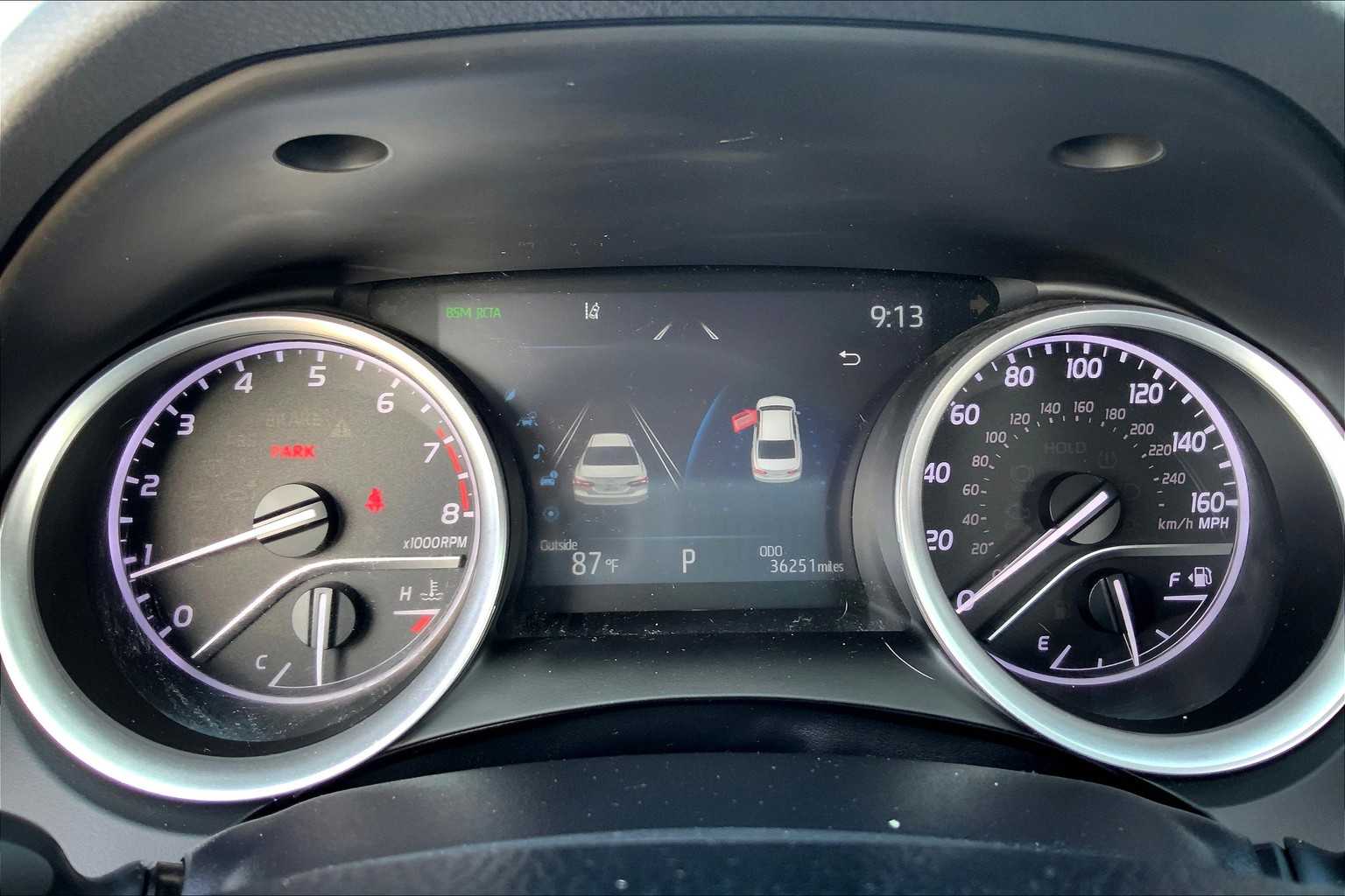 2022 Toyota Camry XLE V6 photo 24