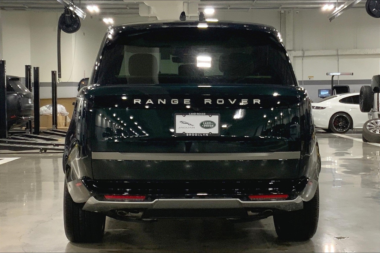 2025 Land Rover Range Rover SE photo 3