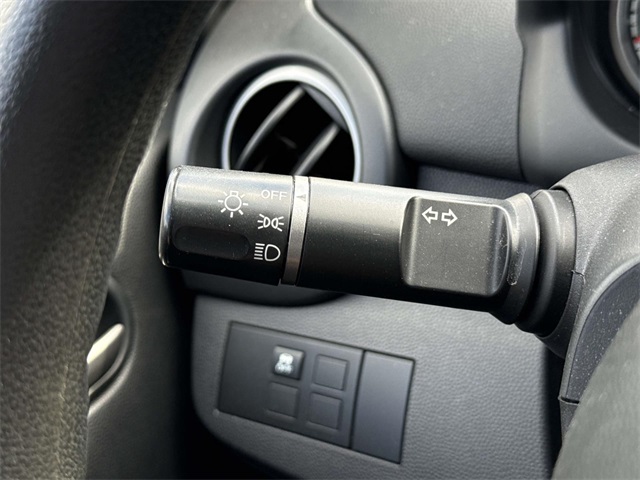 2012 Mazda Mazda2 Sport photo 22