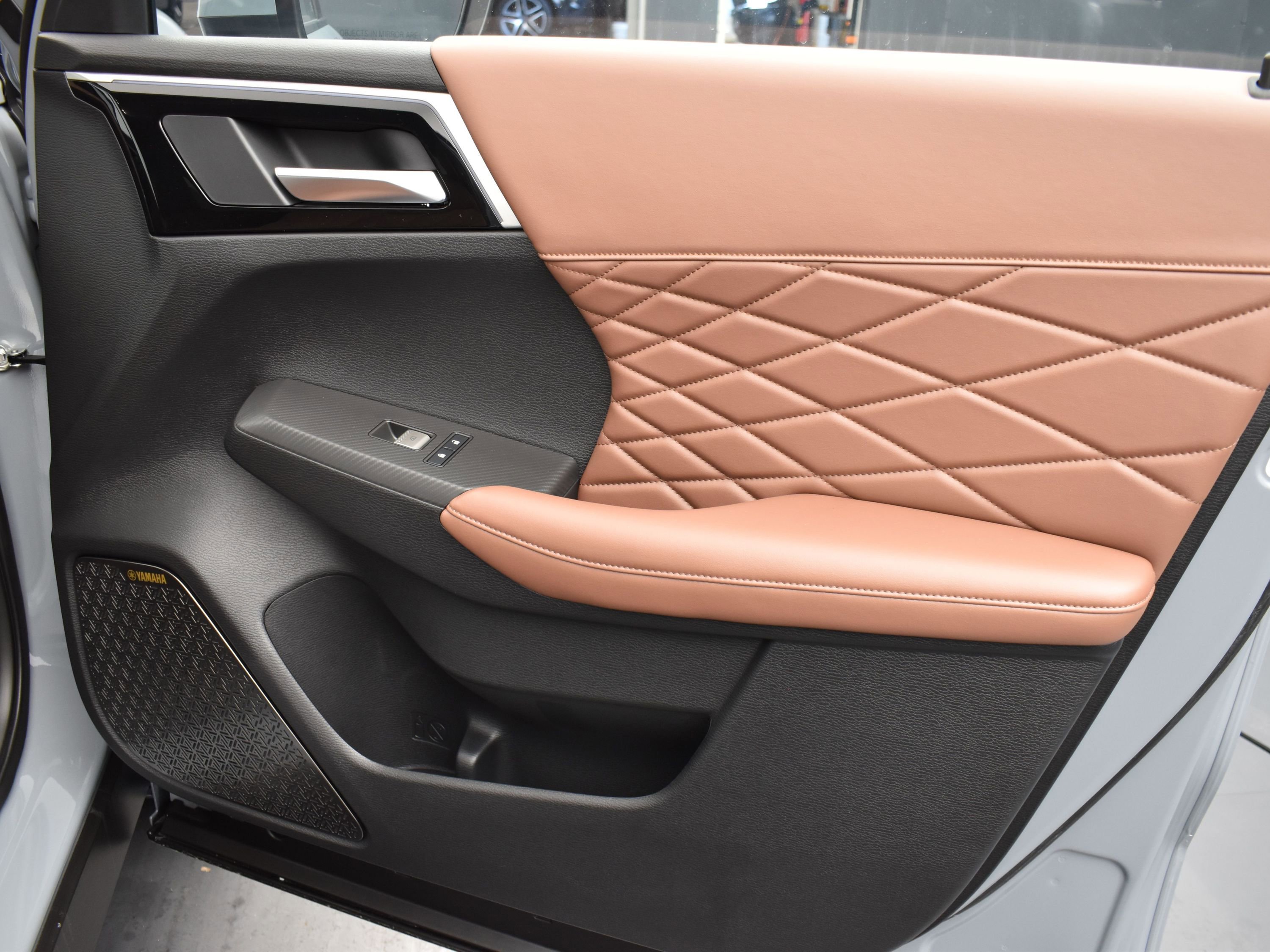 2025 Mitsubishi Outlander SEL photo 17