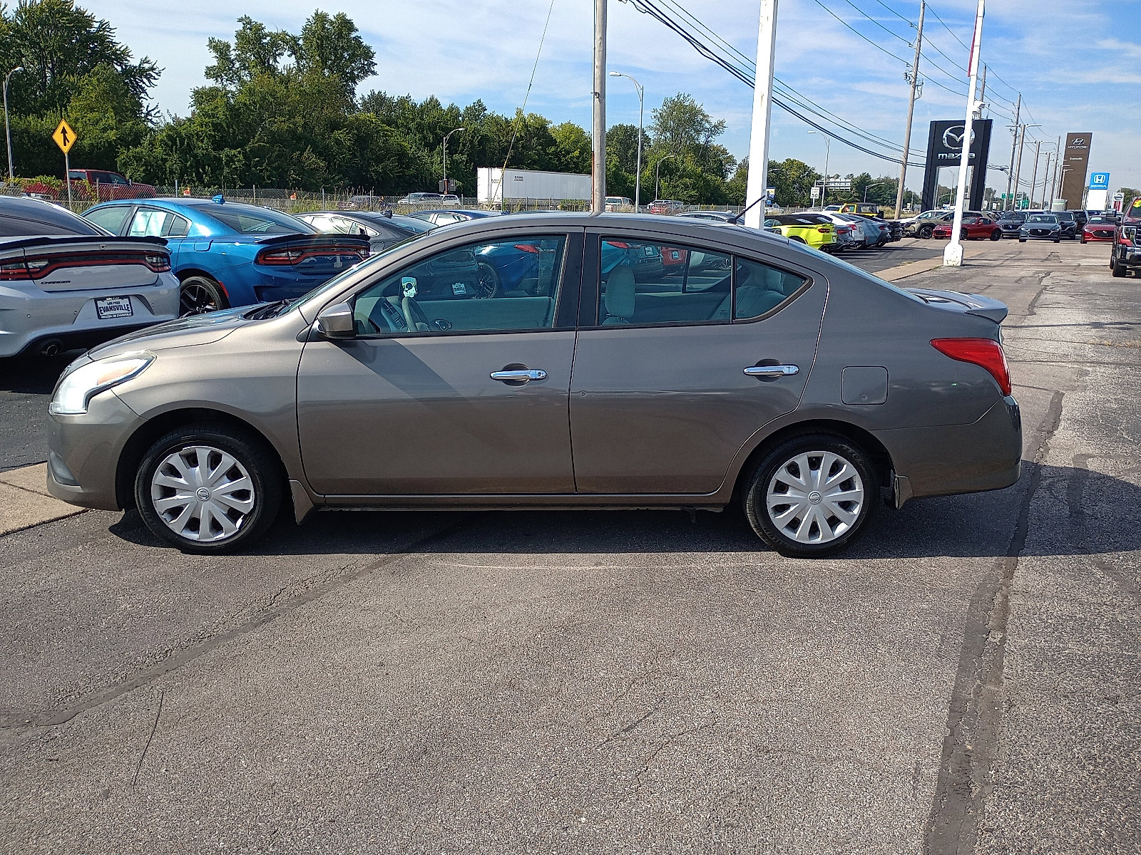 2015 Nissan Versa 1.6 SV photo 4