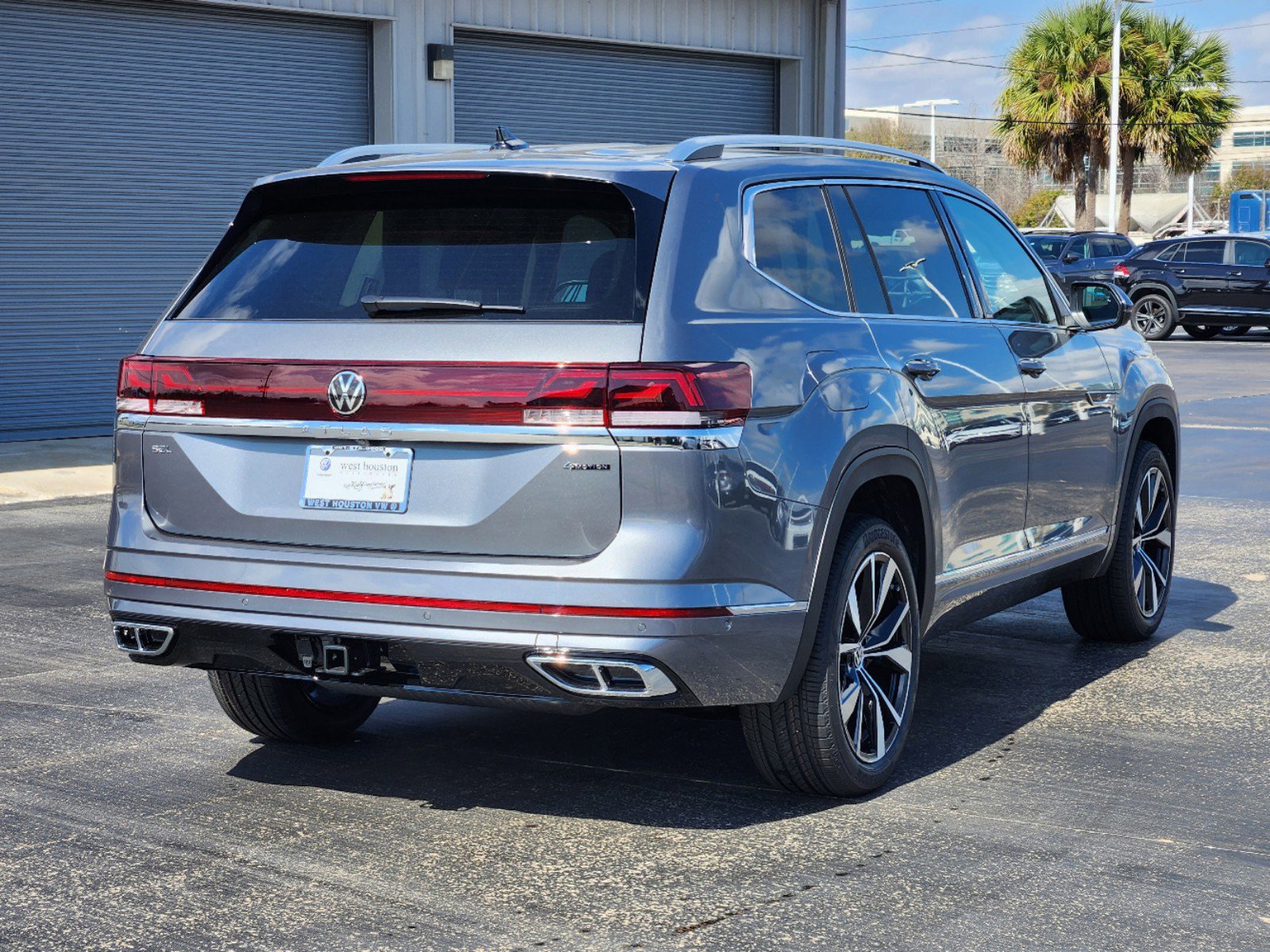 2025 Volkswagen Atlas SEL Premium R-Line photo 3