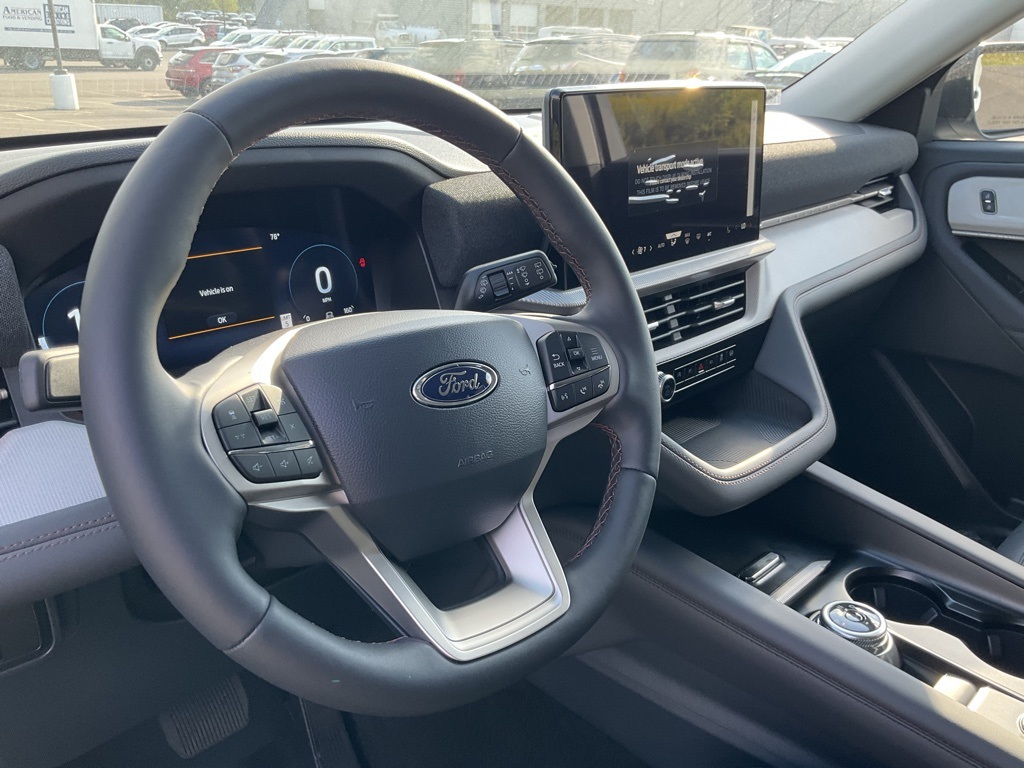 2025 Ford Explorer photo 17
