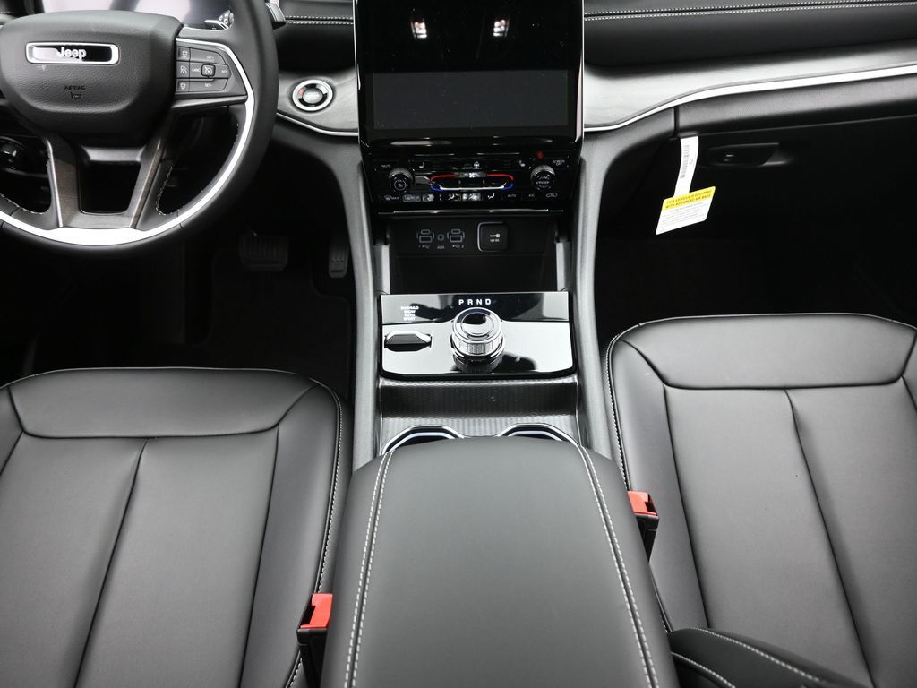 2025 Jeep Grand Cherokee Limited photo 10