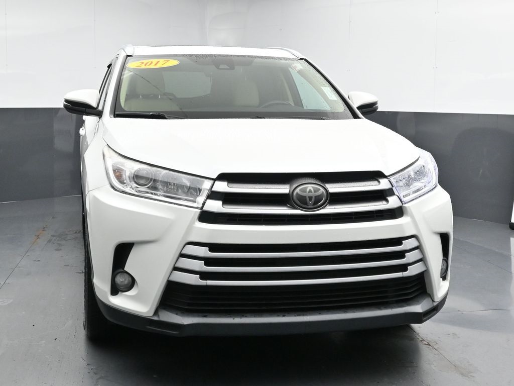 2017 Toyota Highlander XLE photo 2
