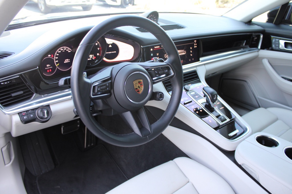 2023 Porsche Panamera E-Hybrid photo 4