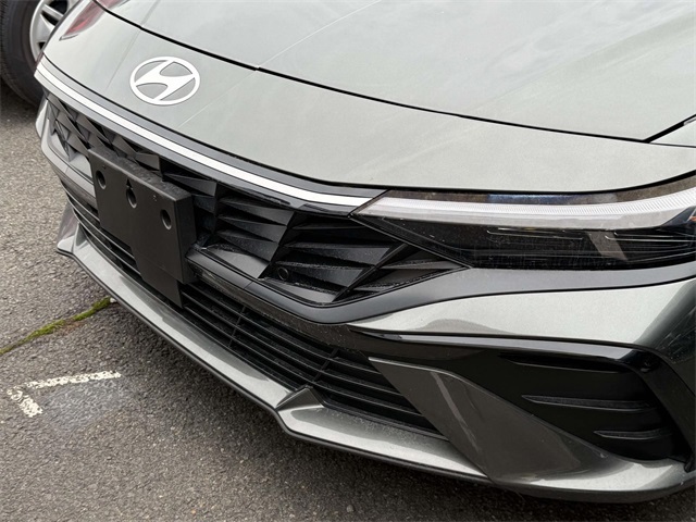 2024 Hyundai Elantra SEL Convenience photo 10