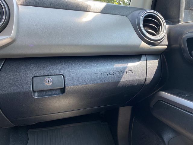 2021 Toyota Tacoma SR5 photo 15