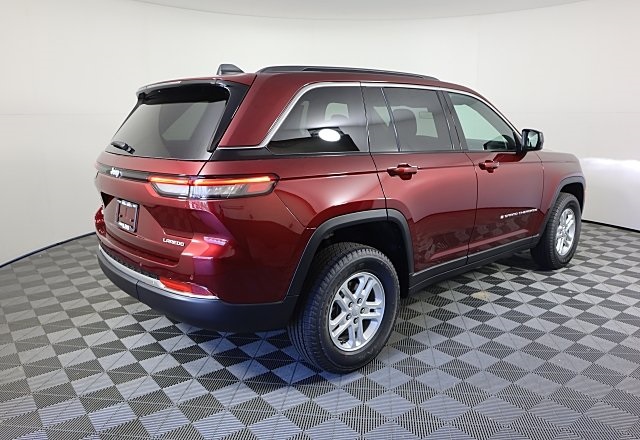 2025 Jeep Grand Cherokee Laredo photo 4