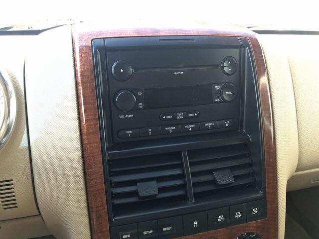 2006 Ford Explorer Eddie Bauer photo 6