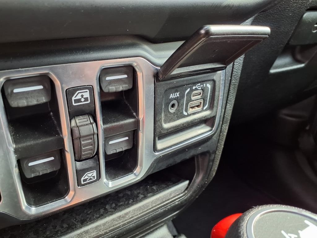 2023 Jeep Wrangler Sahara photo 21