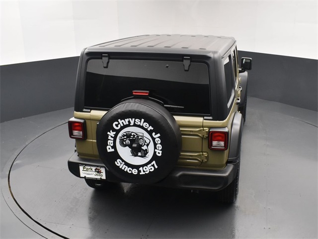 2025 Jeep Wrangler photo 16