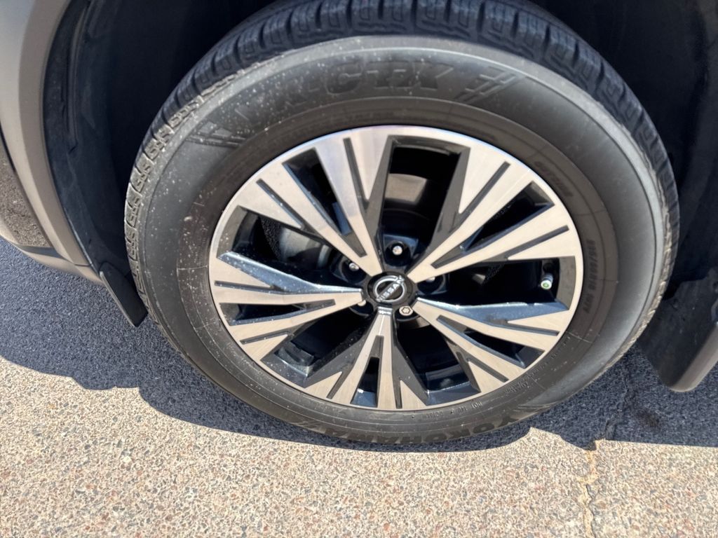 2023 Nissan Rogue SV photo 19
