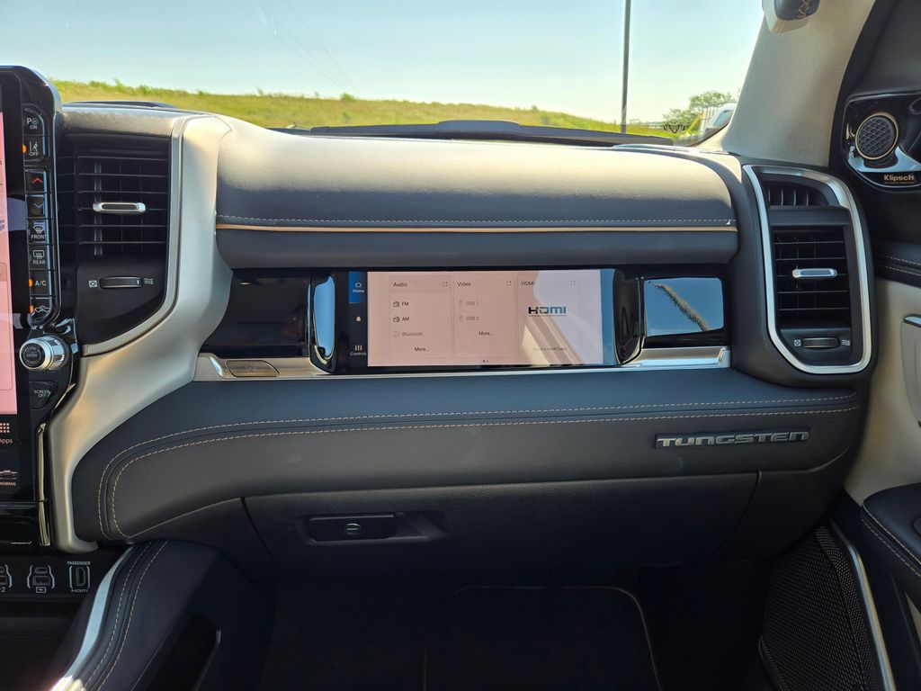 2025 Ram 1500 photo 18
