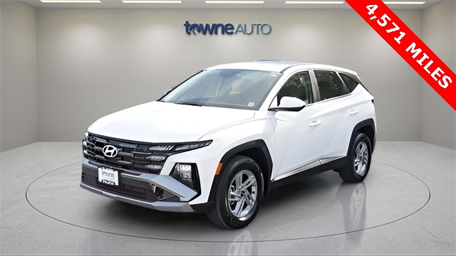 2025 Hyundai Tucson SE's photo