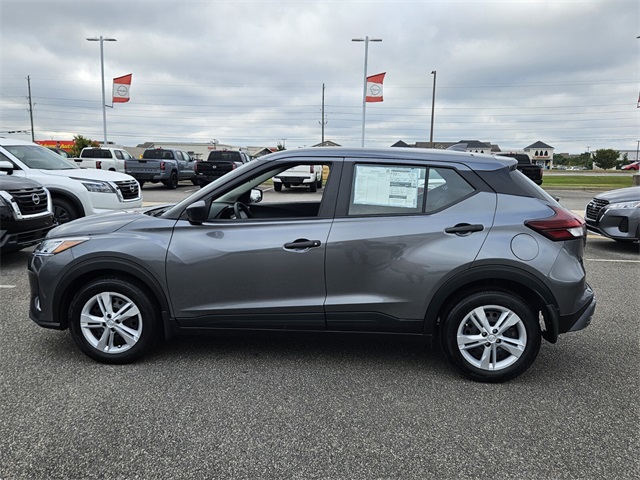 2025 Nissan Kicks Play S photo 3