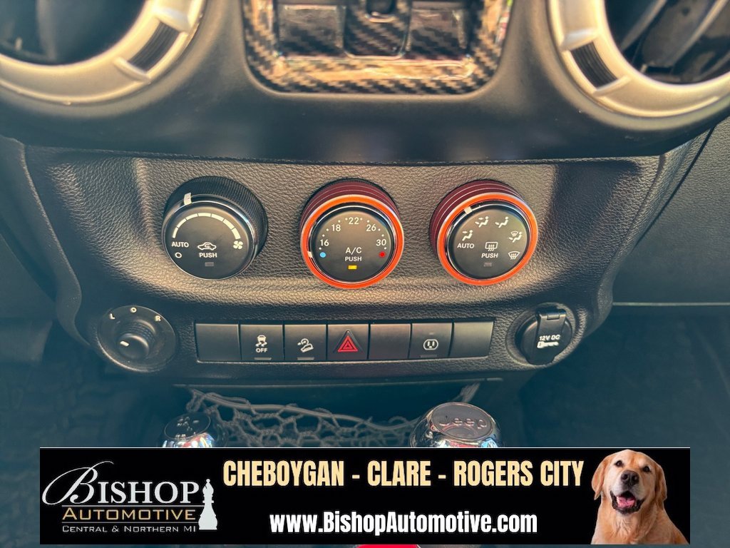 2014 Jeep Wrangler Unlimited Sahara photo 22