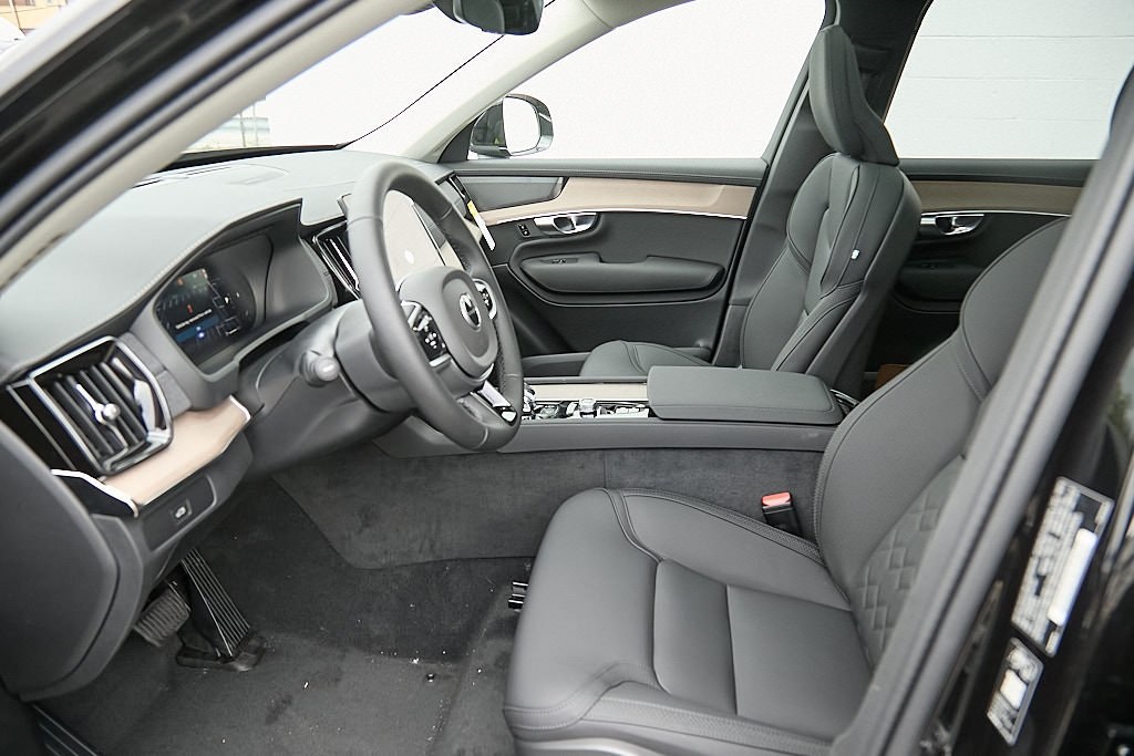 2026 VOLVO XC90 - Image 18
