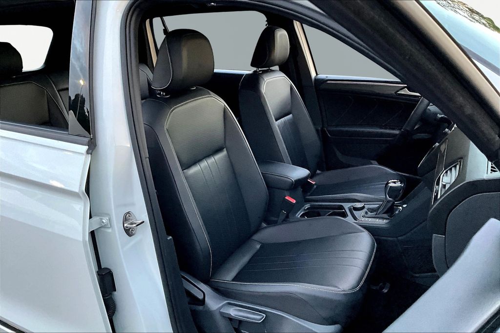 2022 Volkswagen Tiguan SE R-Line Black photo 15