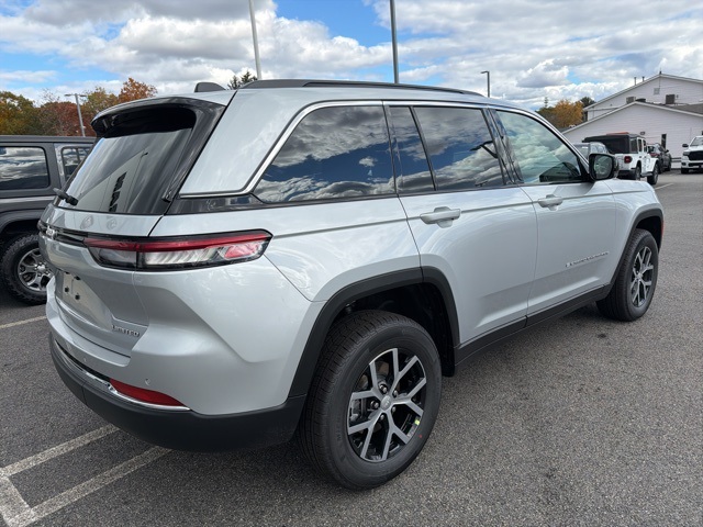 2025 Jeep Grand Cherokee Limited photo 3